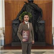 Offro le mie competenze di lingua, letteratura e metrica (all'occorrenza anche storia) latina, greca e italiana